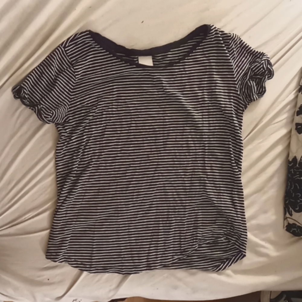 Dark blue and white striped short sleeved tee xs